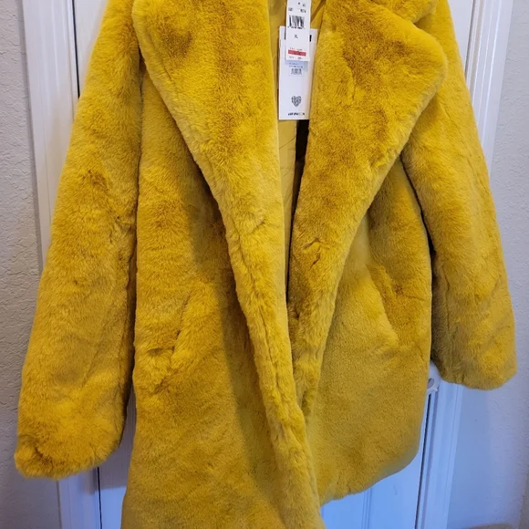 APPARIS mustard Yellow Beautiful Fur Coat. NWT. Brand New. Apparis Winter Coat - Picture 6 of 8